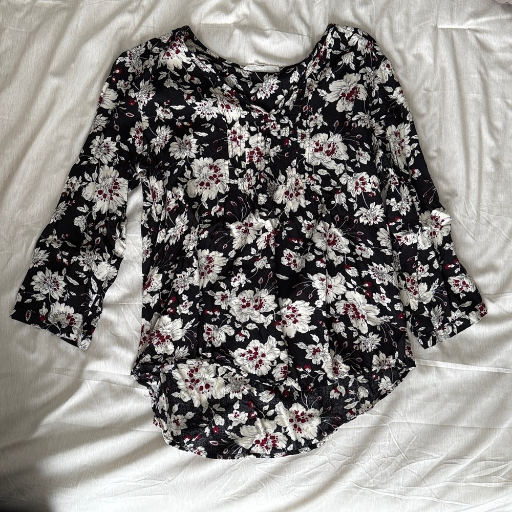 Fun 2 Fun Black and White Floral Blouse